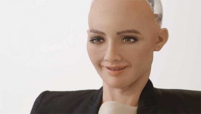 কে আছিস, এই সোফিয়াকে ভাঙ্গারির দোকানে বিক্রি করে দুকেজি পেয়াজ কিনে নিয়ে আয়ঃ সোফিয়া স্যাটায়ার